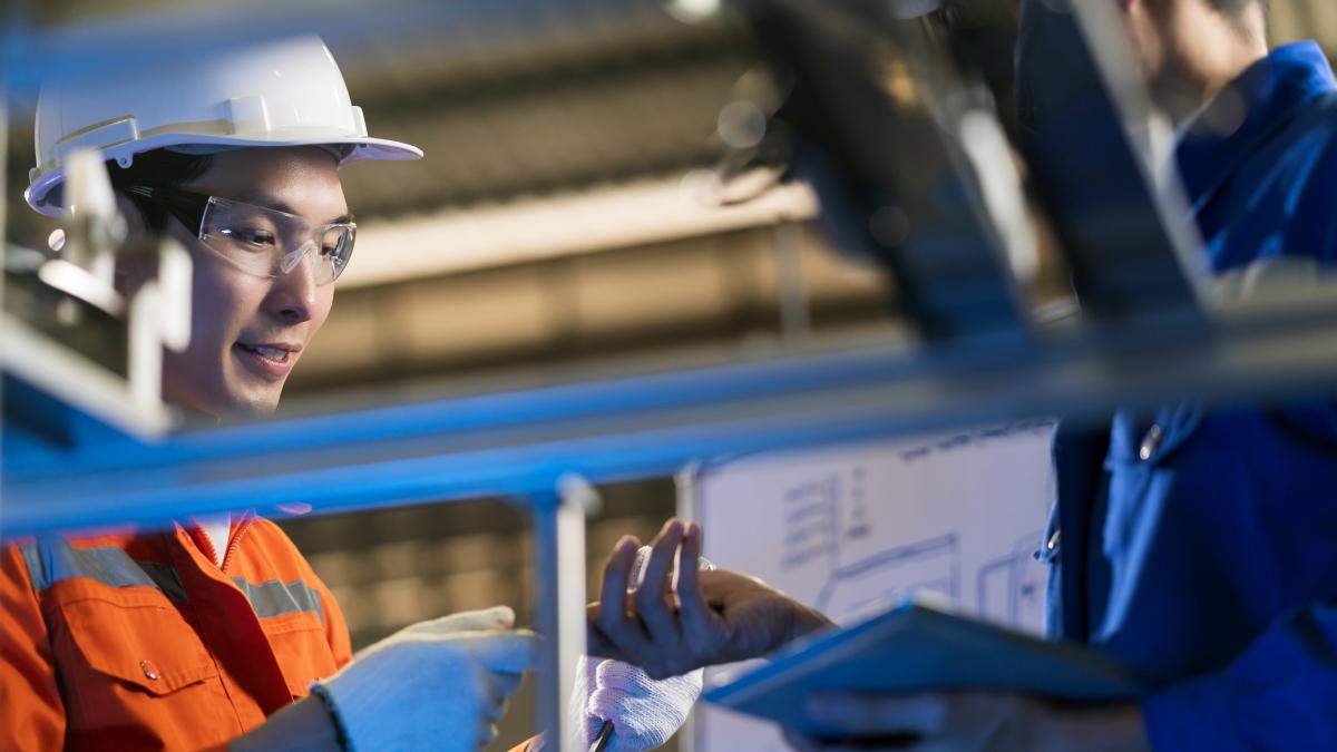 male-asian-engineer-professional-having-discussion-standing-by-machine-factory-two-asian-coworker-brainstorm-explaining-solves-process-curcuit-mother-board-machine_02271900