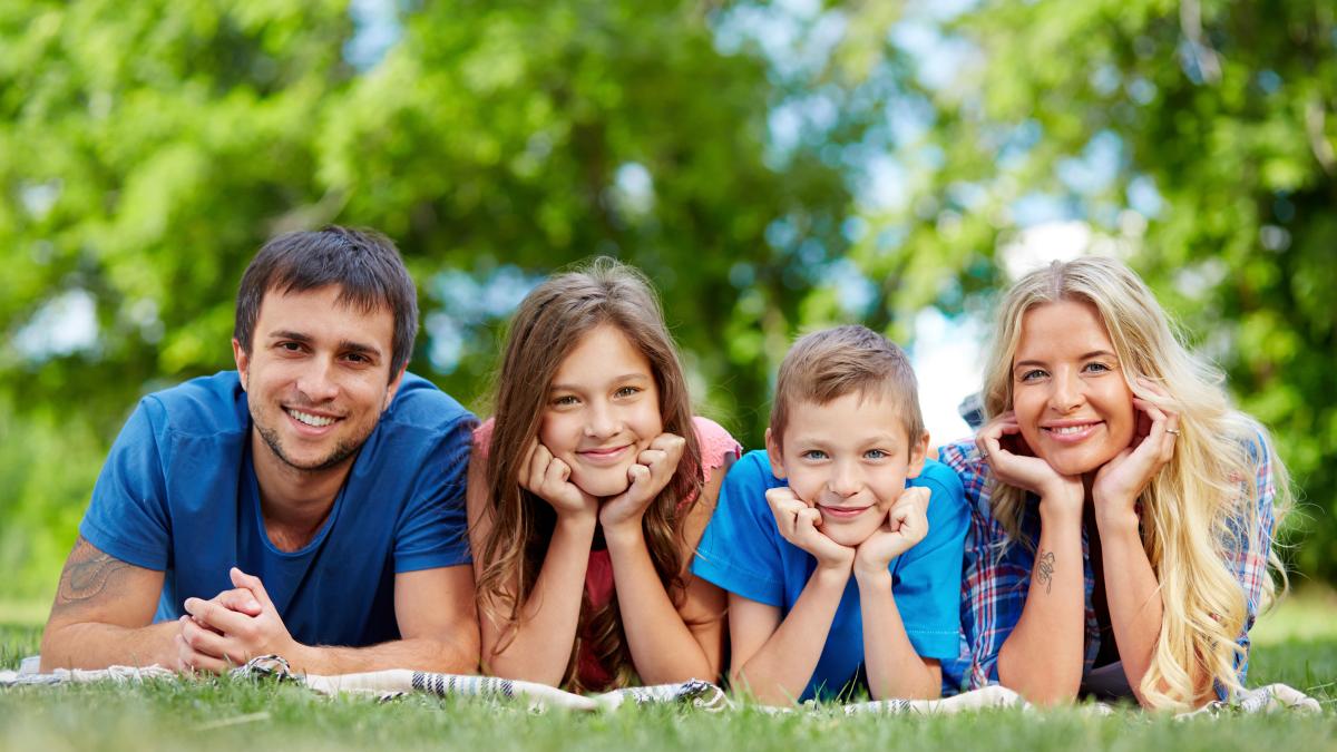 happy-family-lying-row_73548100