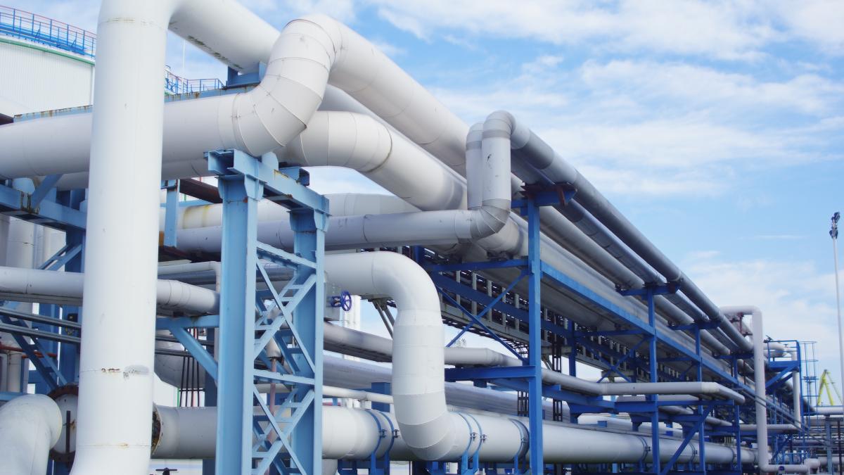 closeup-industrial-pipelines-around-factor-sunny-day-2_16209700