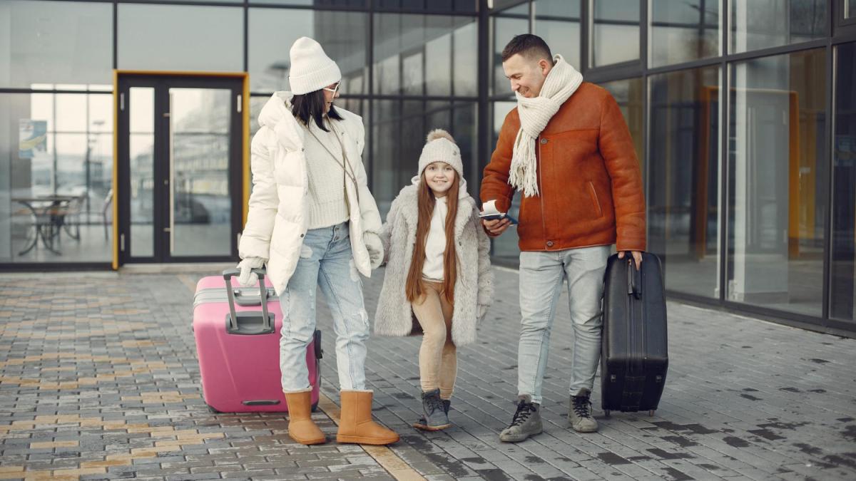 familie-cu-bagaje_13651400