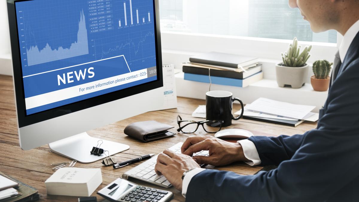 man-looking-stock-market-news-computer-1_58173800