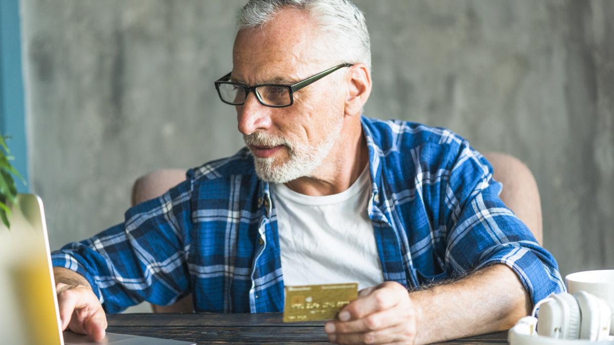 senior-man-doing-online-shopping-through-laptop_09520700
