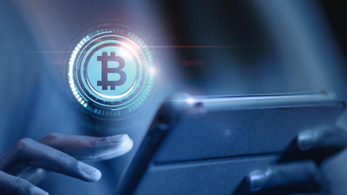 close-up-hands-holding-tablet_68895000