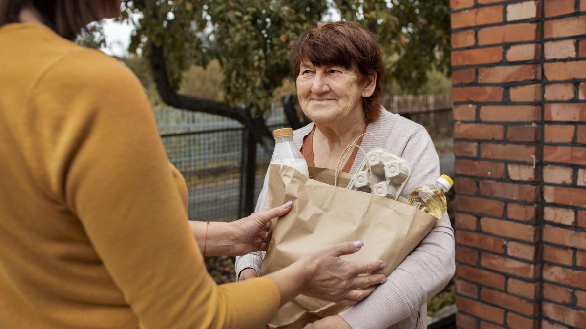 people-bringing-supplies-neighbors_14129700