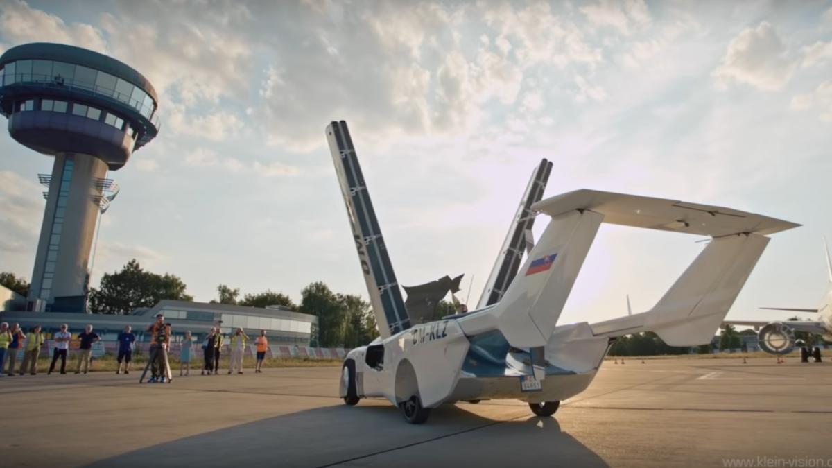 Chinezii au cumpărat tehnologia unei mașini zburătoare cu motor de BMW