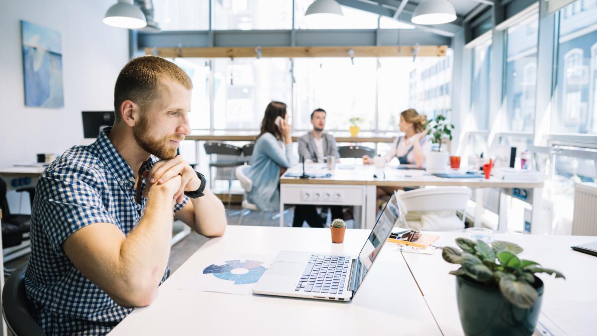 man-sitting-laptop-office_89261000