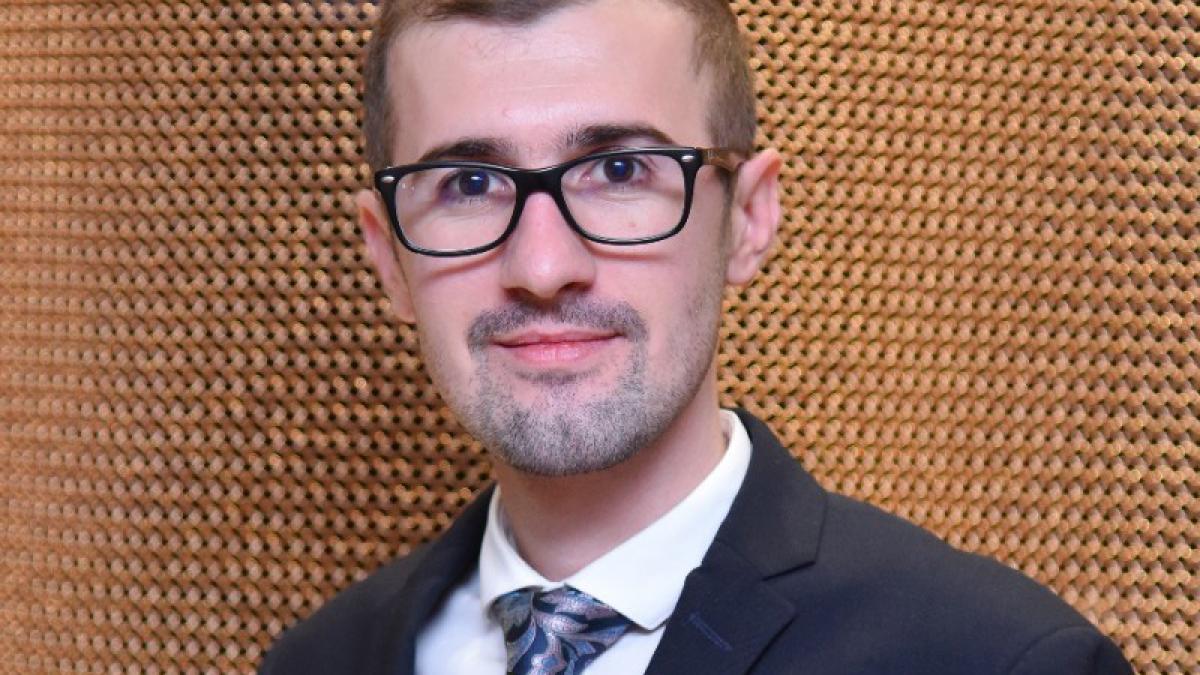 Adrian Vintilă, despre panourile fotovoltaice: Acoperișurile blocurilor au un potențial uriaș