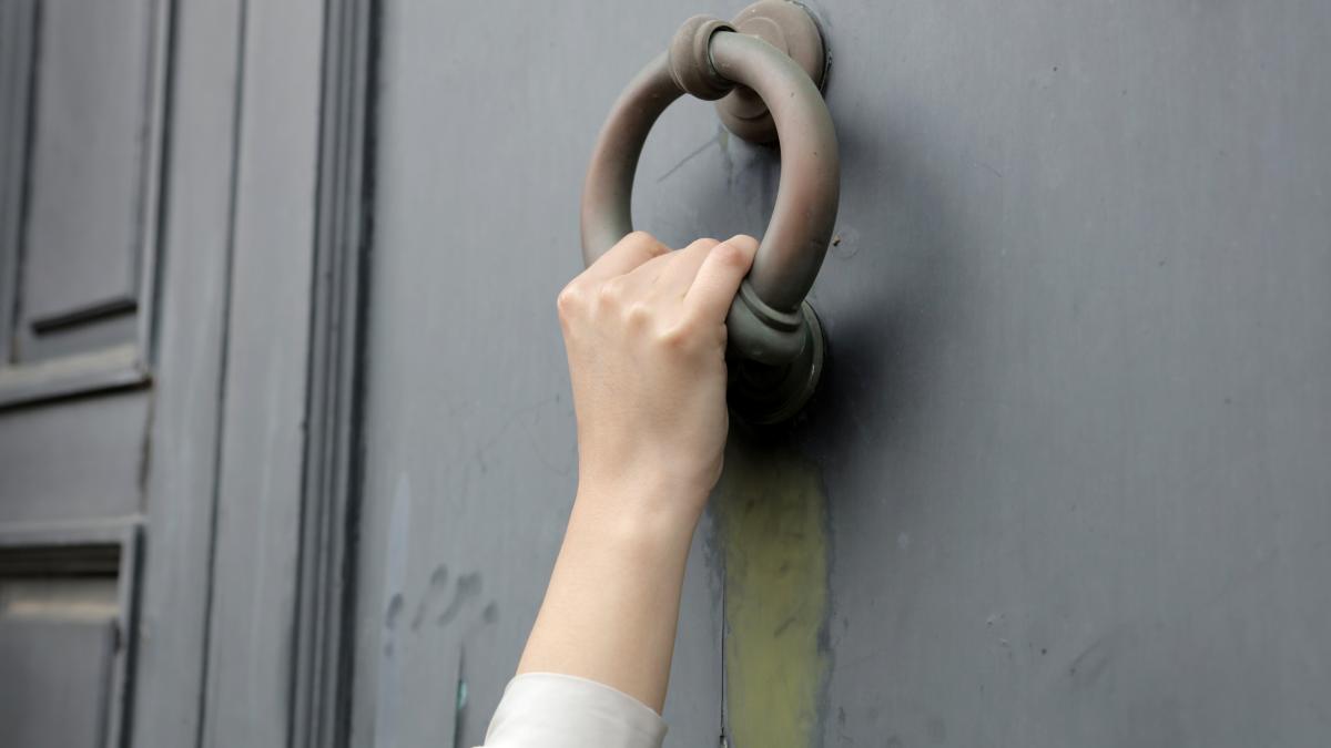 closeup-shot-person-knocking-door-with-old-door-knocker_61929200