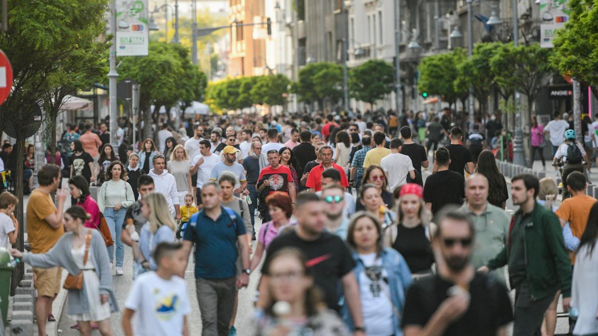 oameni-pe-strada_39480800