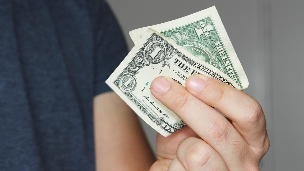 closeup-shot-person-holding-us-dollar-bill-his-hand_22785200
