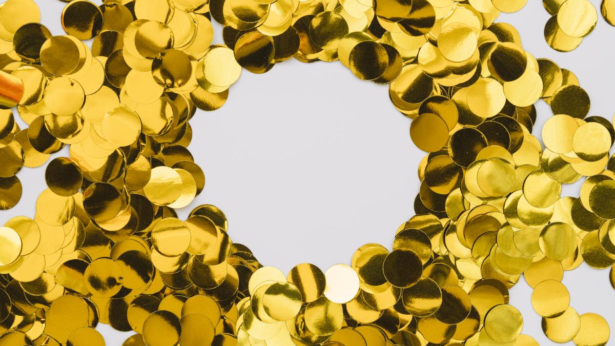 pile-shiny-confetti-circle_77016600