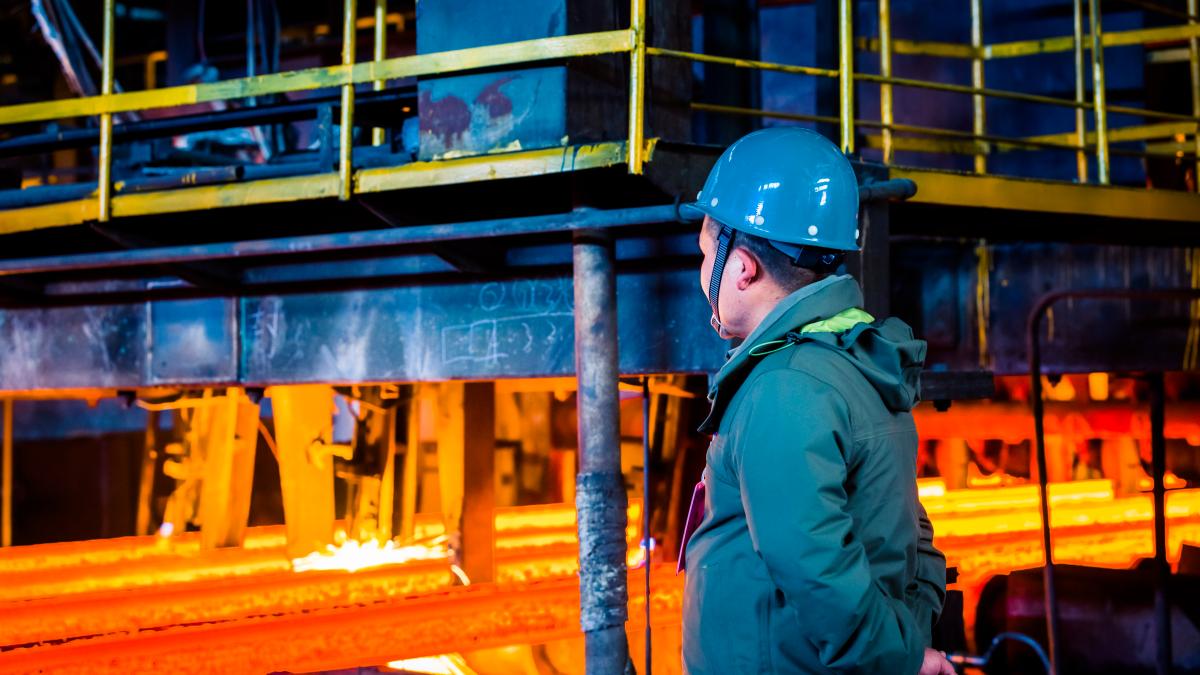 interior-view-steel-factory-3_91965800