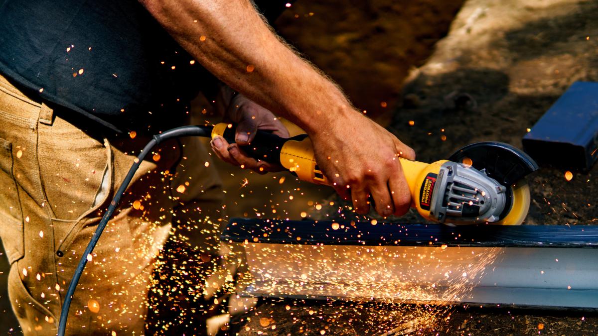 craftsman-cutting-metal-welding_08676900