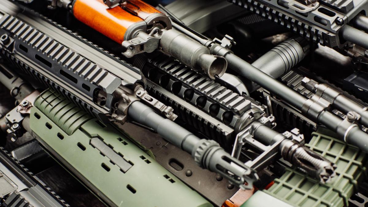 details-many-confiscated-modern-rifles-supplied-smuggled-detained-party-illegal-weapons-war-army-police-weapon-technology-concept_92970500