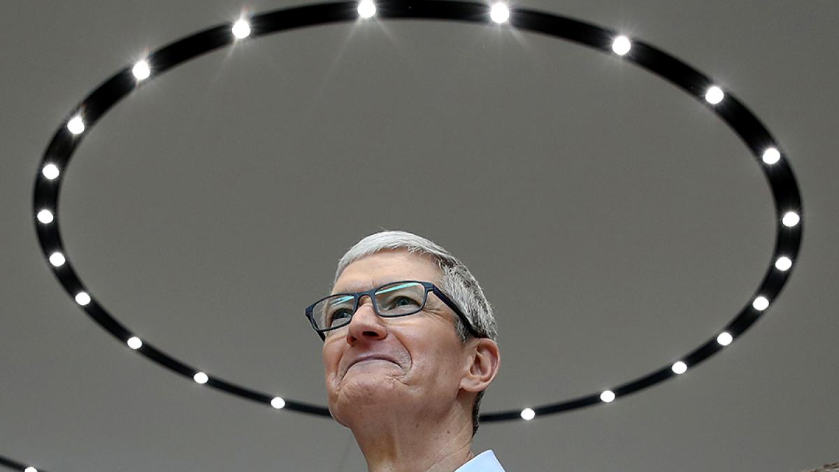 tim-cook_mark-mathosian_48710600