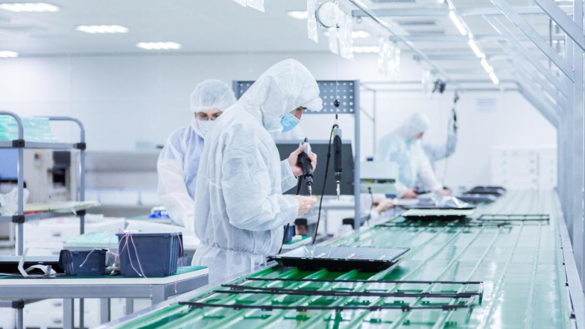 fabrica-semiconductori_49933400