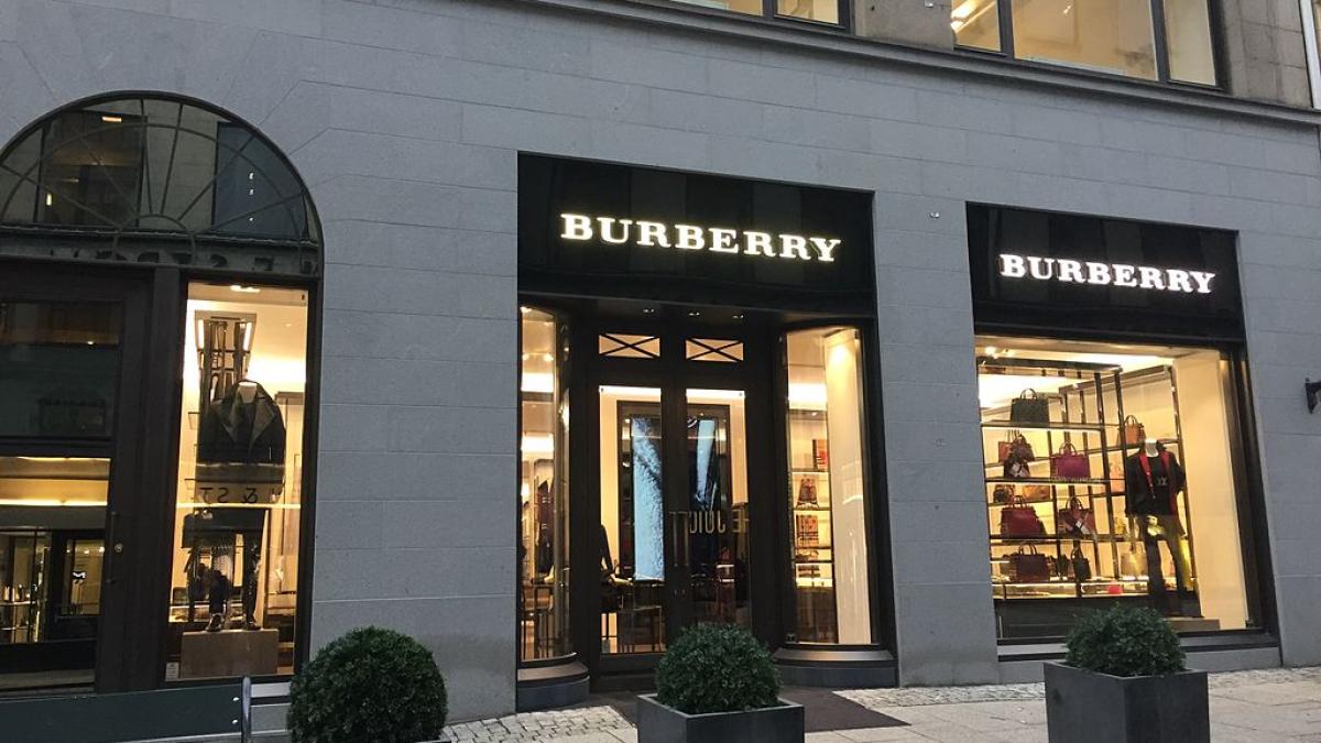 1024px-burberry_oslo_46910800