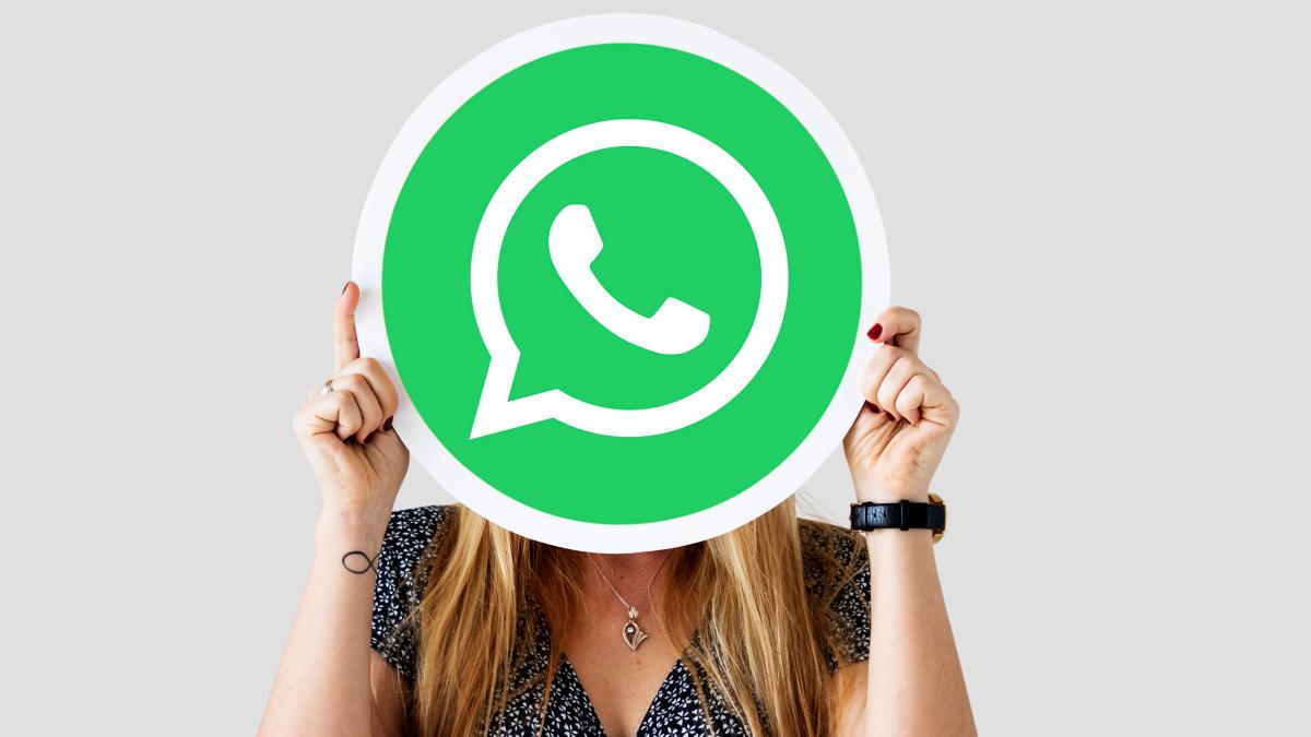 woman-showing-whatsapp-messenger-icon_82929900