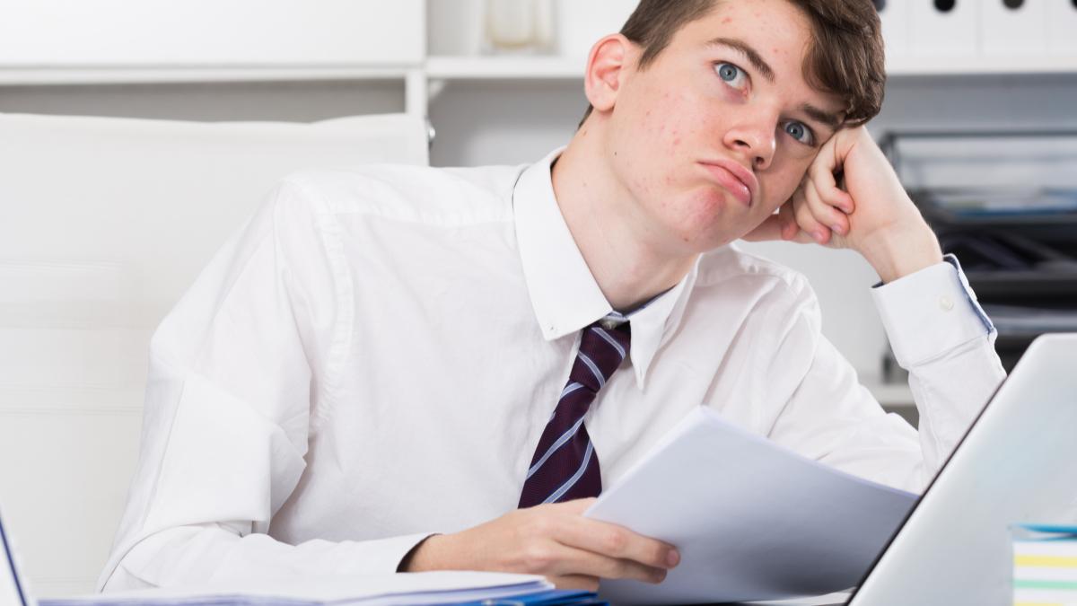 young-sad-student-thinking-boring_95920000