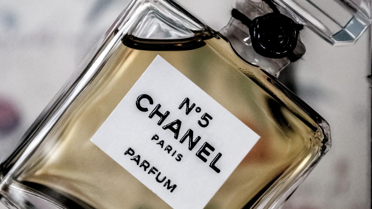 Revoluție la Chanel: N°5 își schimbă înfățișarea  VIDEO