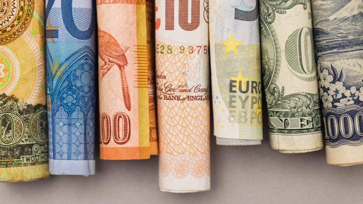 global-currency-background_36290500