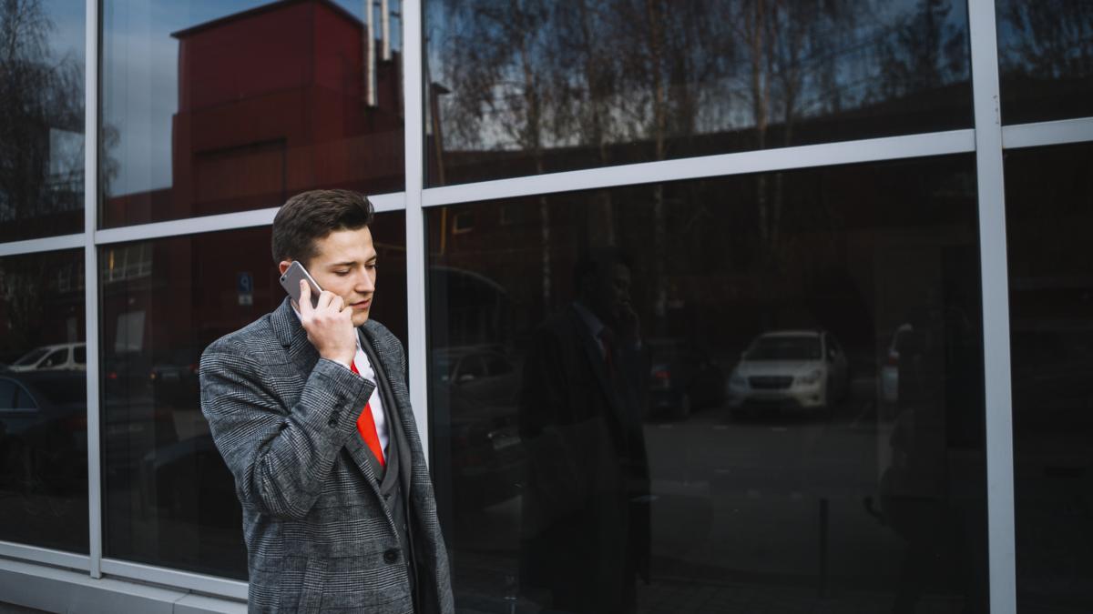 businessman-talking_07069000