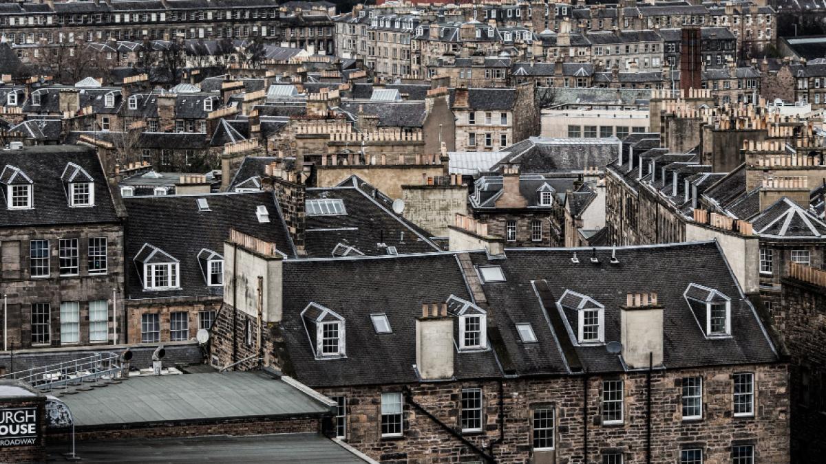 cityscape-view-edinburgh-scotland_11470100
