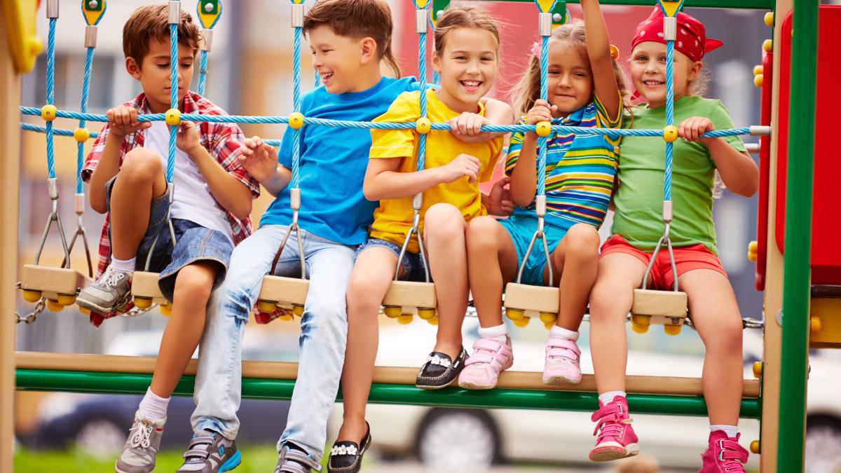 kids-having-fun-outdoors_20437900