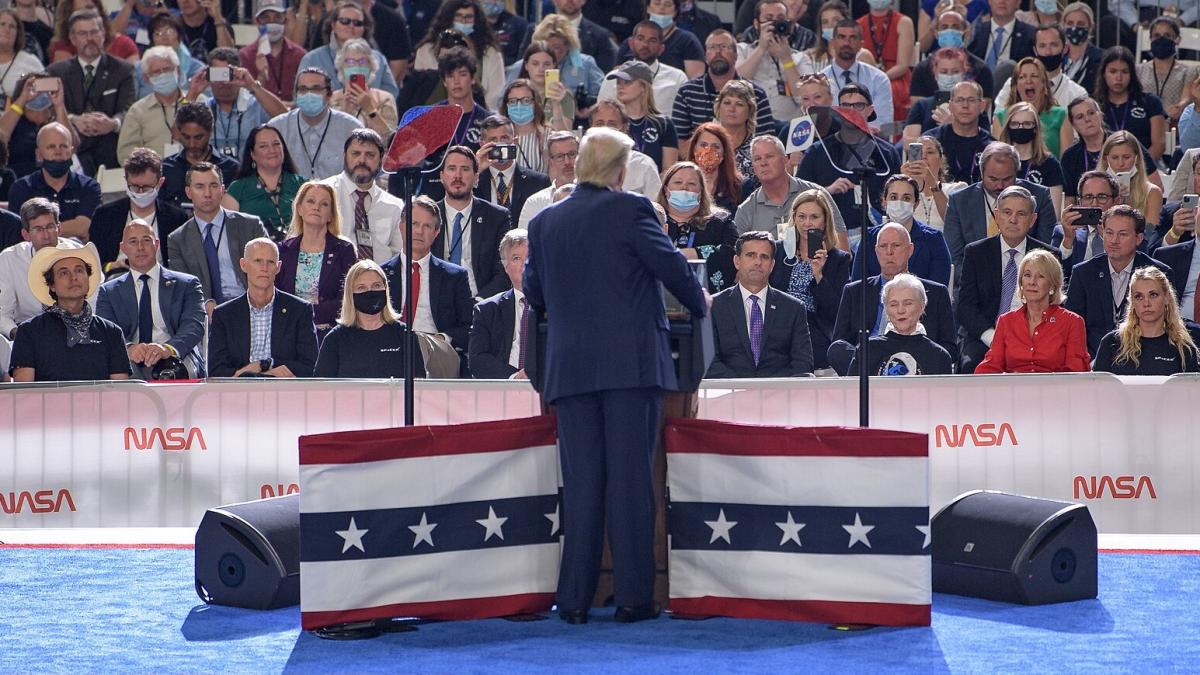 2048px-president_trump_postlaunch_remarks_nhq202005300082_31725800