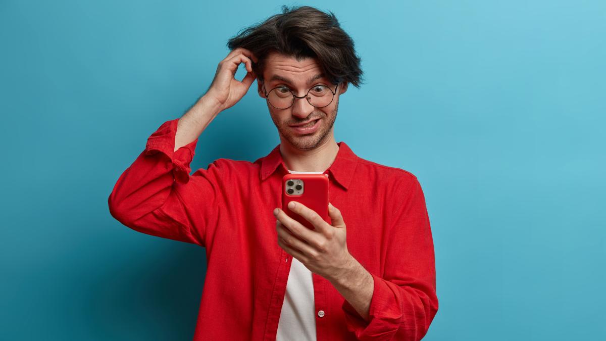 close-up-young-handsome-man-isolated_95651100