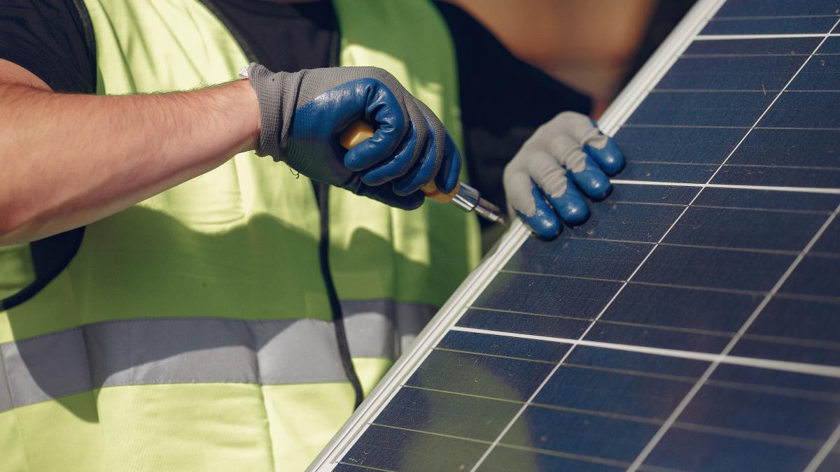 man-with-white-helmet-near-solar-panel-5_19830200