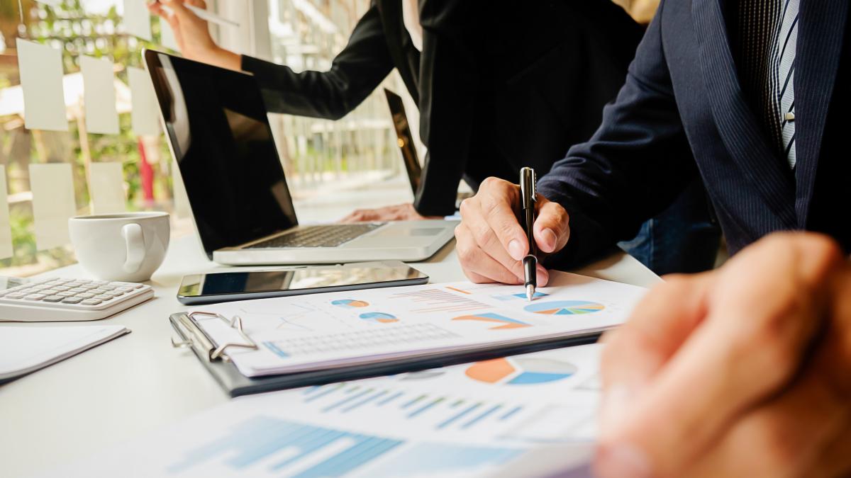 workplace-executive-account-results-finance-analyst_59216700