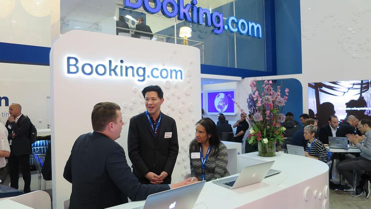 1024px-itb2016_booking_travelarz_66210000