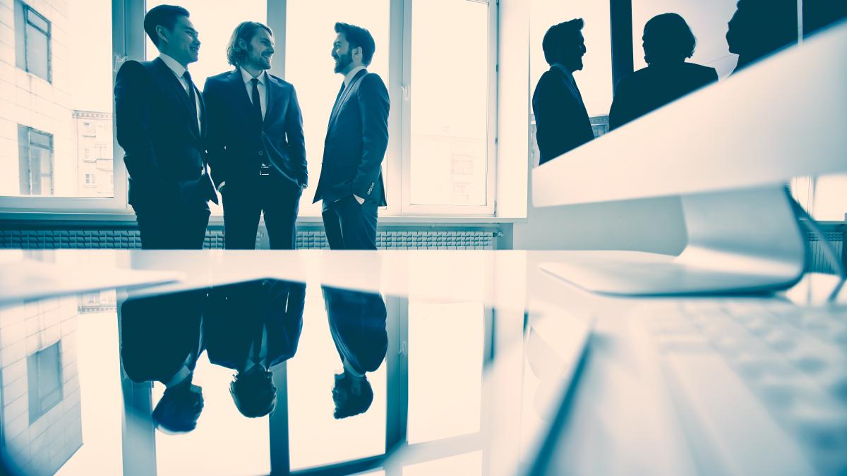 blurred-reflection-co-workers_87328000