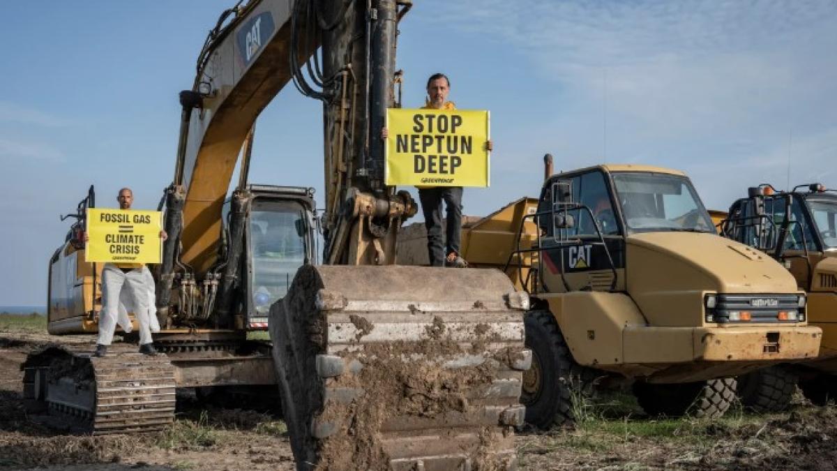 protest-neptun-deep_65711900