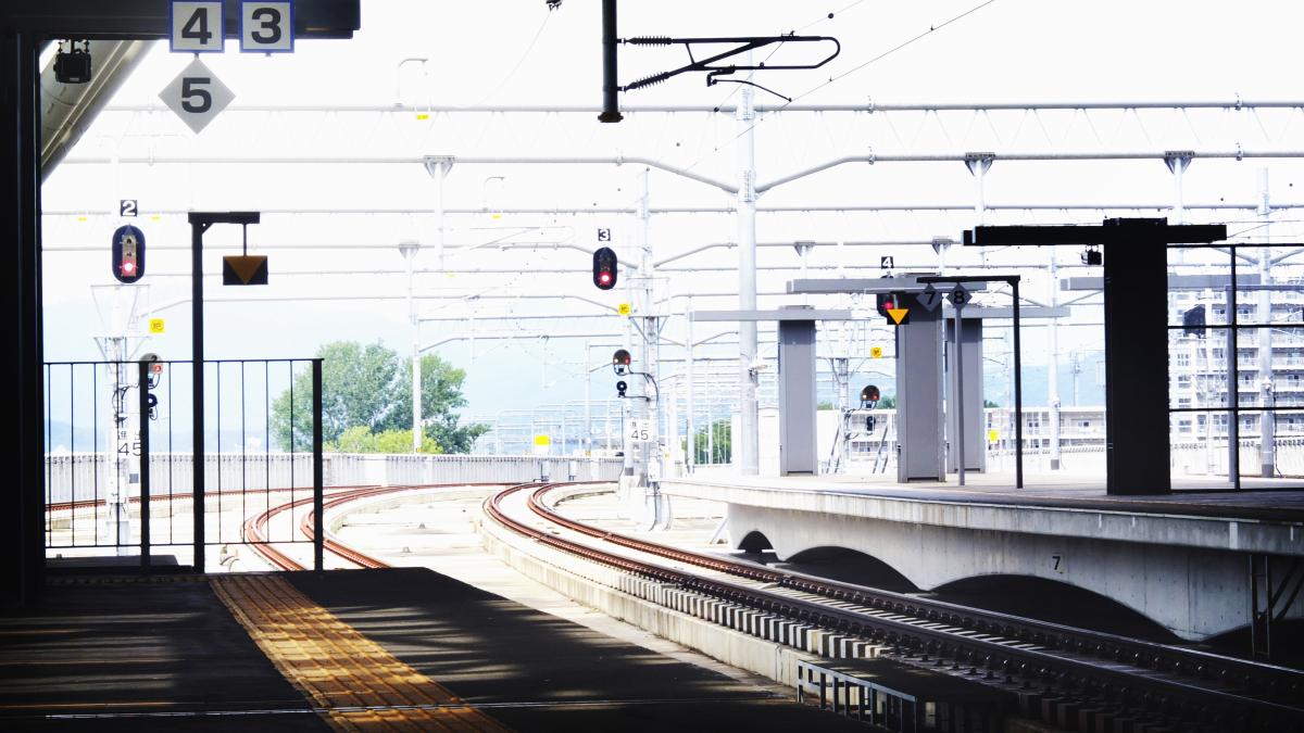 public-trasportation-station-platform-station-metropolitan-concept_11158900