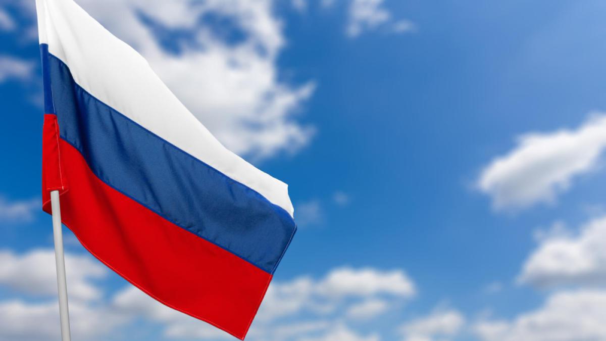 russian-flag-against-blue-sky_63631600