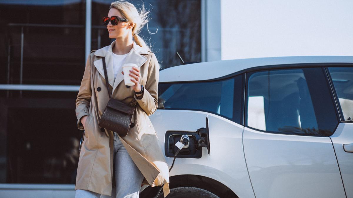 woman-charging-electro-car-electric-gas-station_31029700