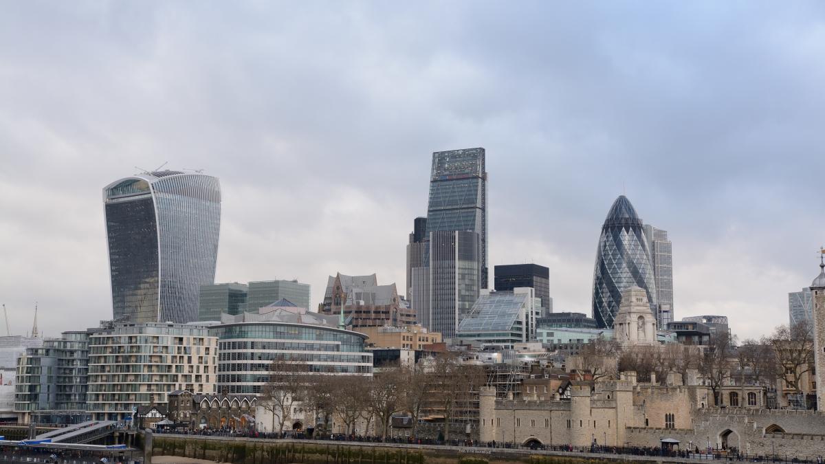 wide-shot-tall-glass-buildings-london-near-lake_00742200