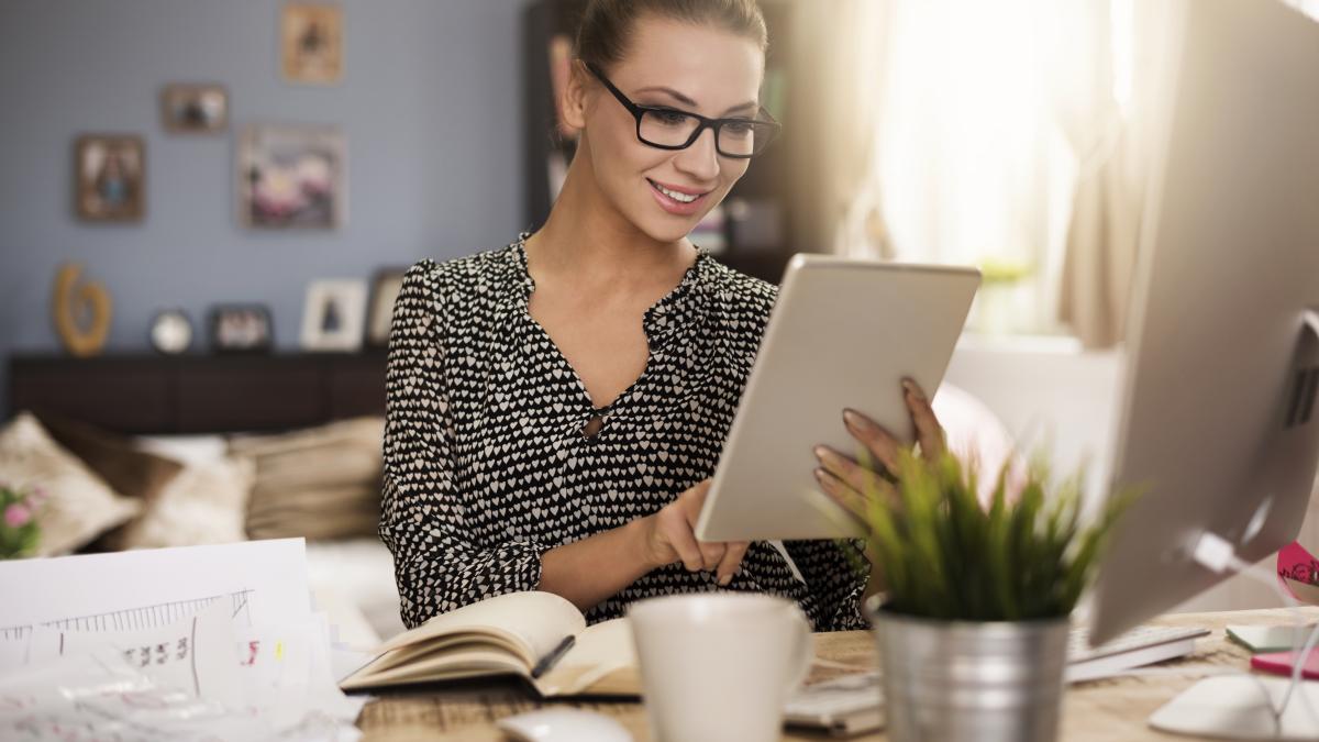 woman-very-satisfied-with-her-work_74945600