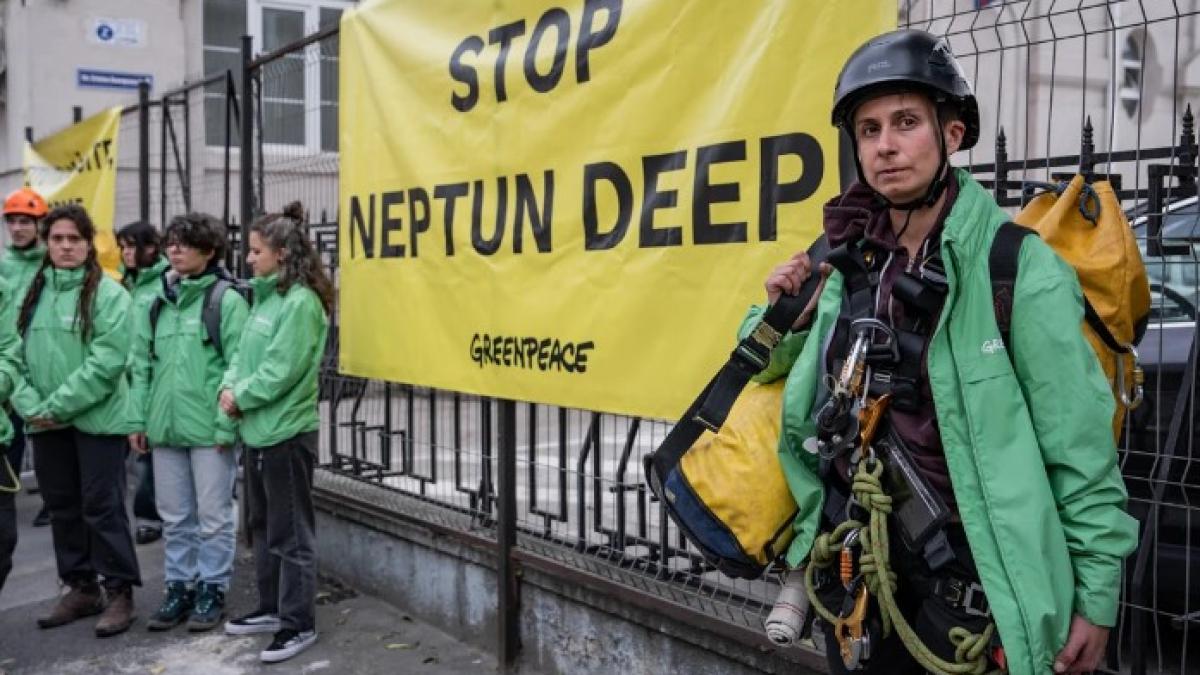 protest-greenpeace_03828600