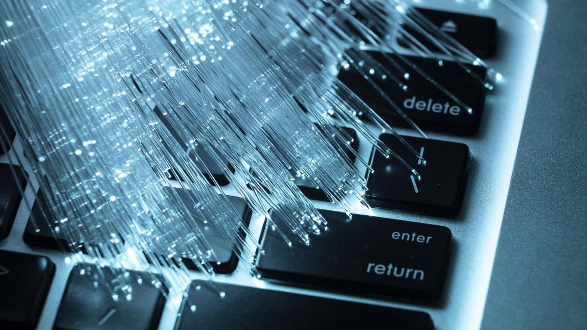 blue-optic-fiber-with-laptop_34195300