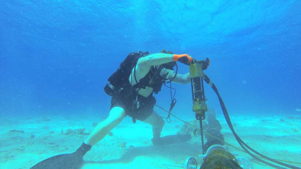 a-navy-construction-electrician-drills-to-install-cable-stabilizers-at-the-9b271d_47539800