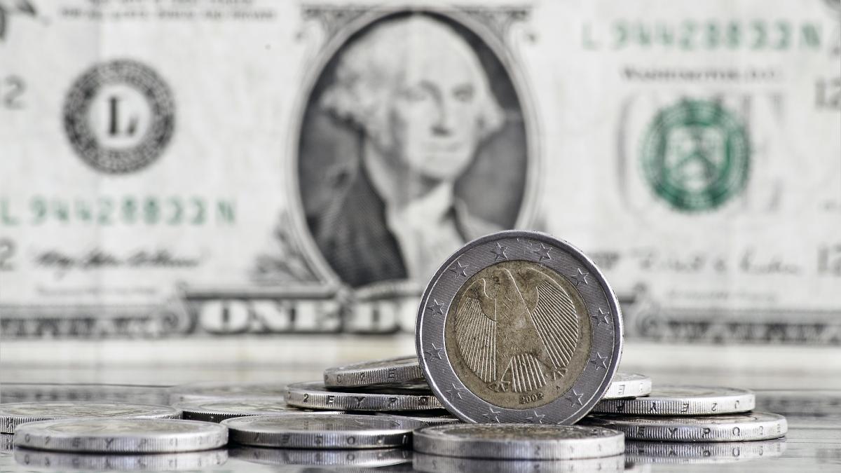 concept-euro-dollar_34101100