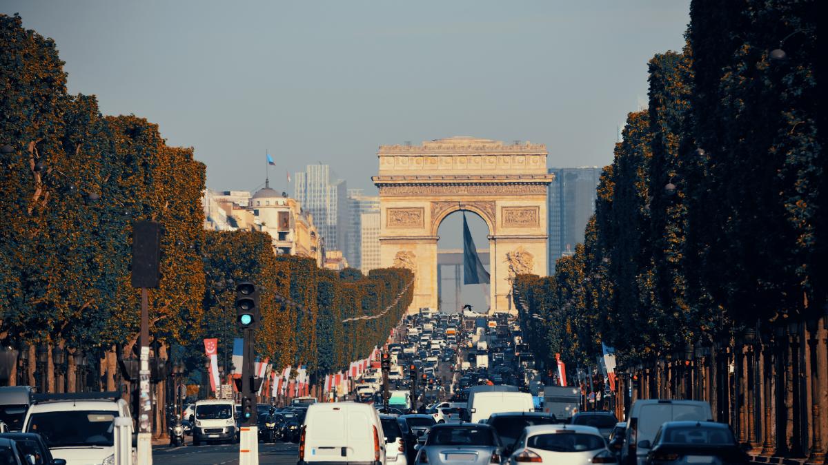 arc-de-triomphe-street-view-paris_95264800