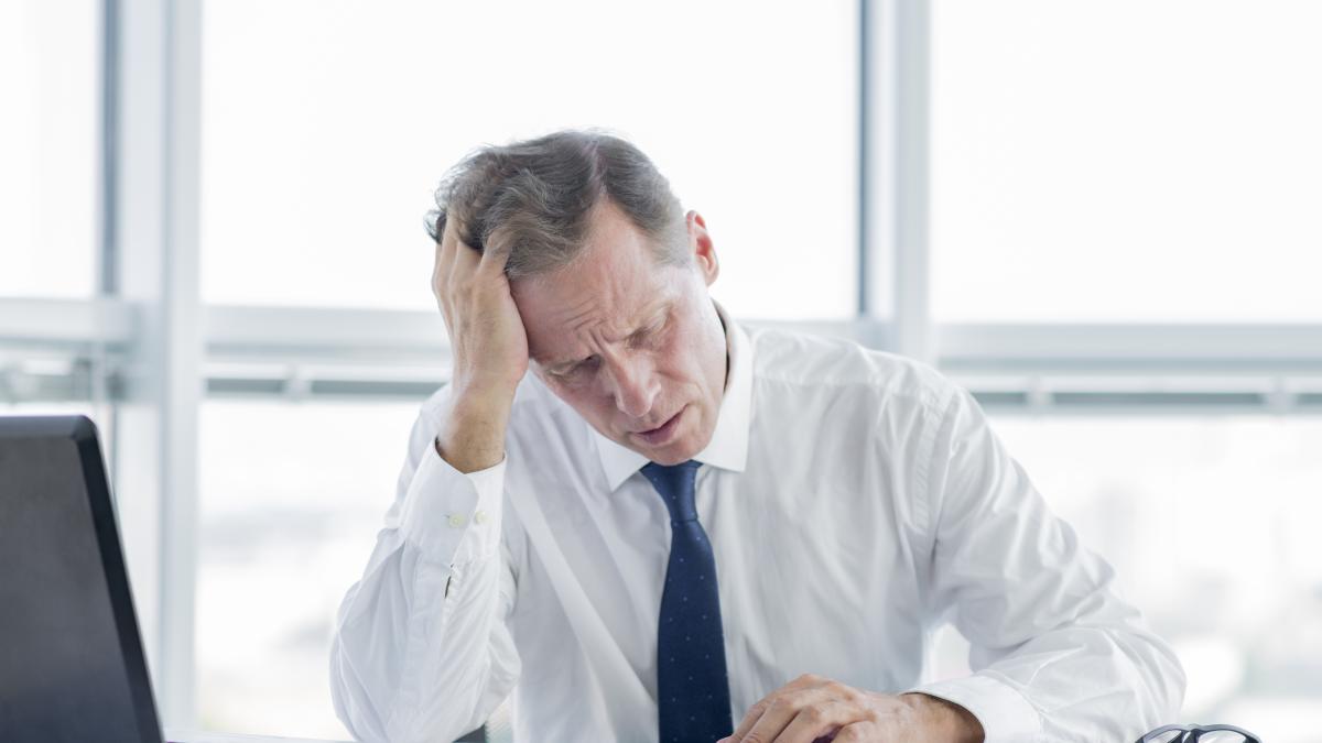 modern-office-composition-with-businessman_40918300