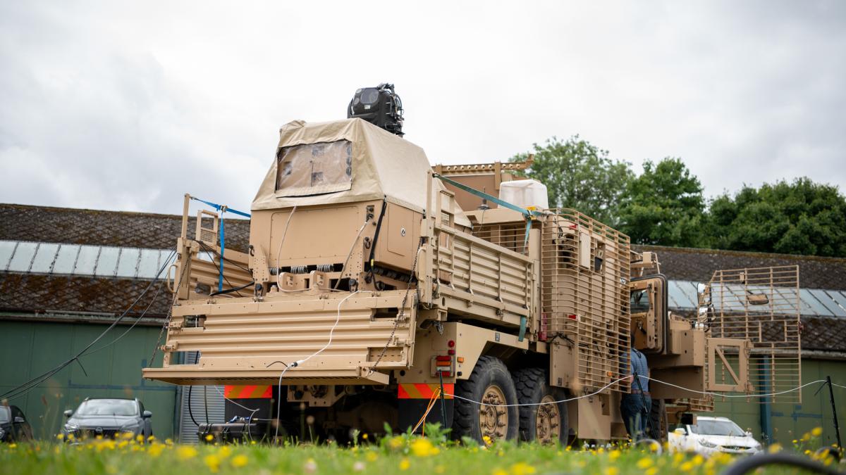 Armata britanică a testat cu succes o armă laser împotriva dronelor