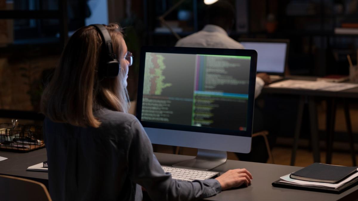 femeie-programator_86147400