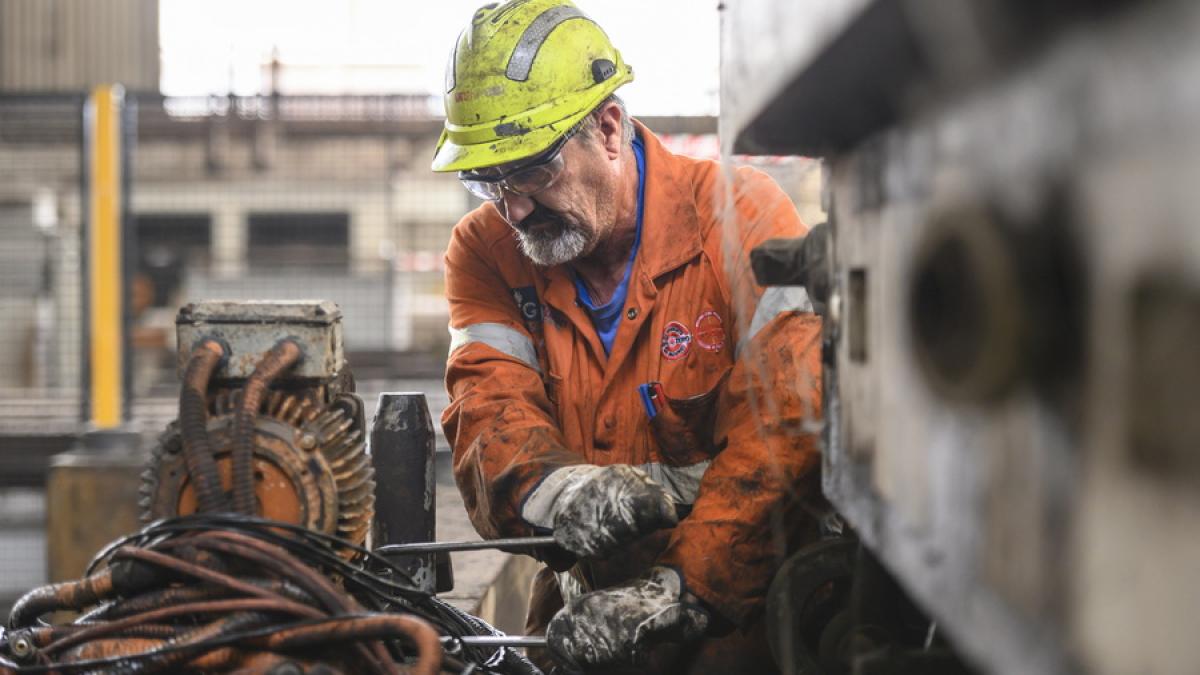 whyallaengineeringworker_48742187122_o_resize_50895200