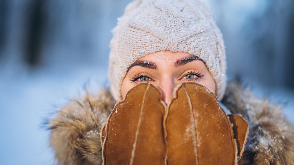 portrait-young-woman-winter-jacket-1_62476800